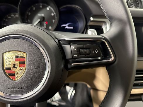 Certified 2025 Porsche Macan image 39