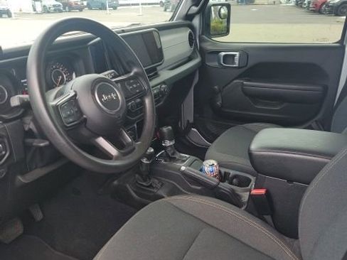 Used 2024 Jeep Gladiator Sport AWD/4WD image 11