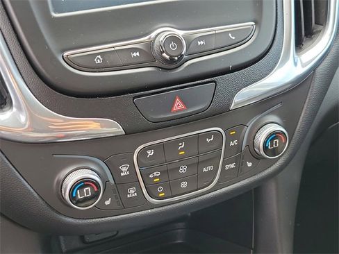 Used 2018 Chevrolet Equinox LT image 20