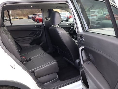 Certified 2021 Volkswagen Tiguan SE w/ Panoramic Sunroof Package image 32