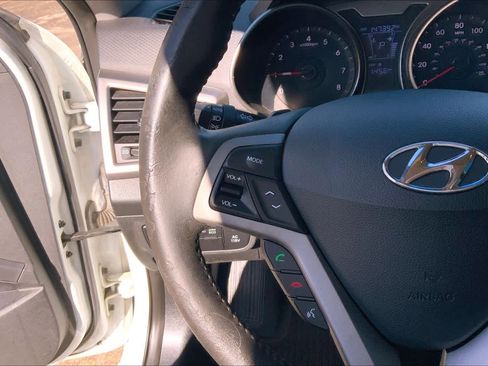 Used 2013 Hyundai Veloster w/ Style Pkg image 22