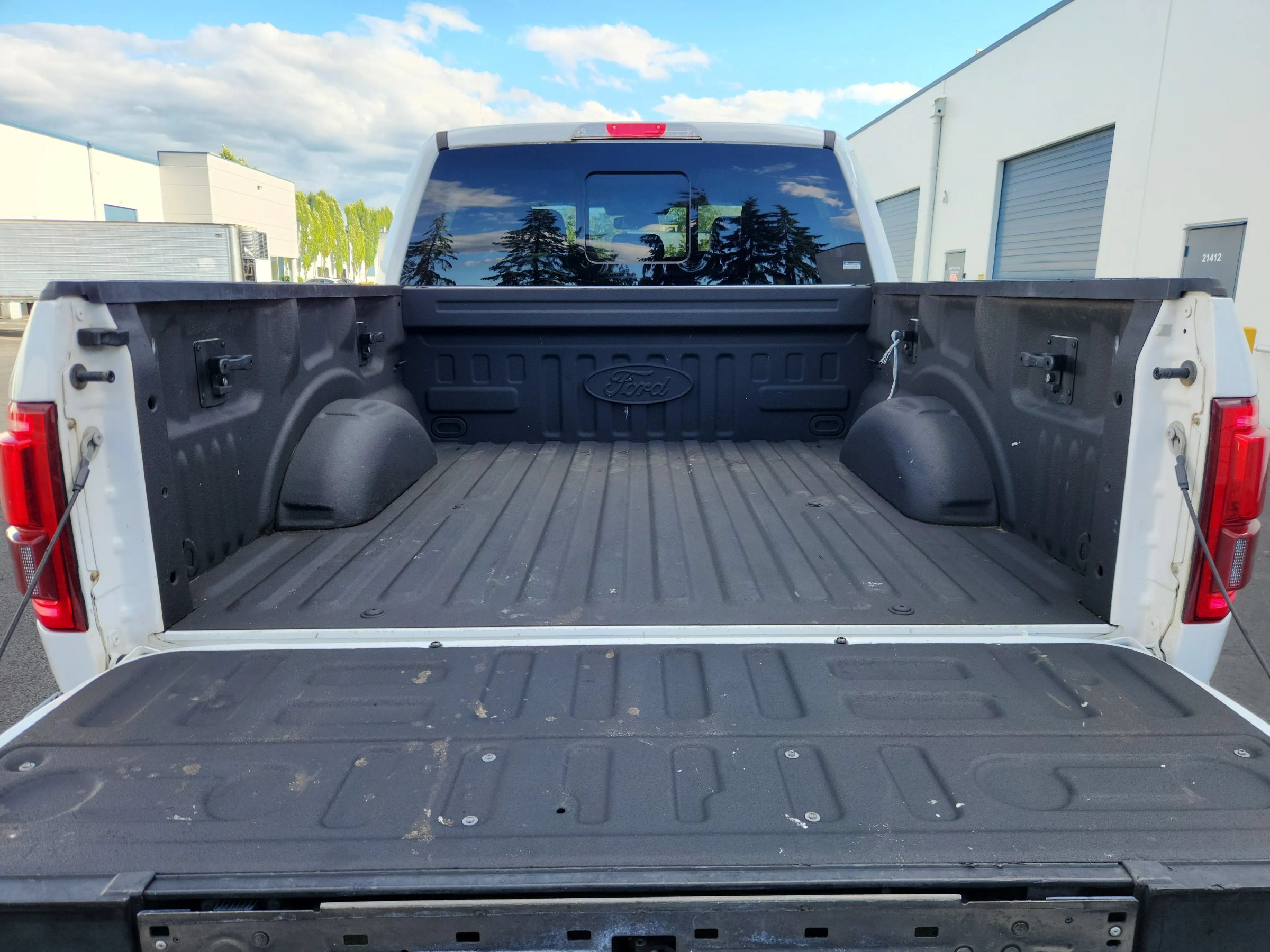 Used 2016 Ford F150 Lariat w/ Equipment Group 502A Luxury AWD/4WD image 23