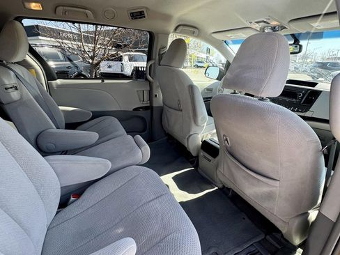 Used 2014 Toyota Sienna LE image 15