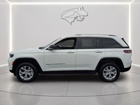 Used 2024 Jeep Grand Cherokee Limited AWD/4WD image 2