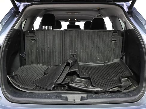 Used 2021 Toyota Highlander LE AWD/4WD image 19