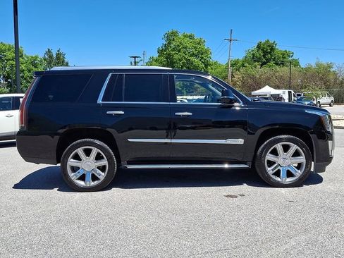 Used 2019 Cadillac Escalade Luxury AWD/4WD image 10