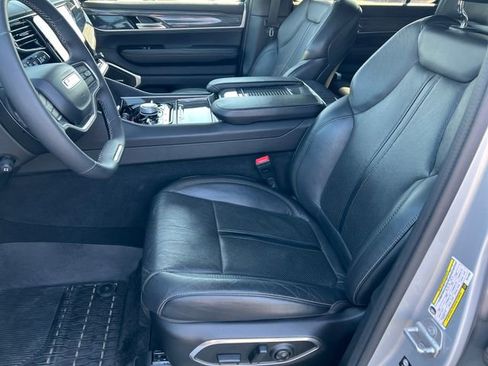 Used 2022 Jeep Wagoneer Series III w/ Flexible Seating Group AWD/4WD image 11