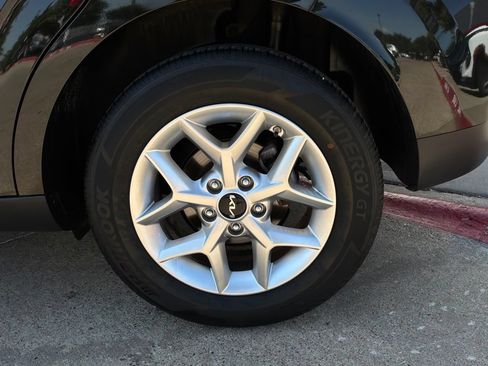 Used 2025 Kia Soul LX w/ LX Technology Package FWD image 9