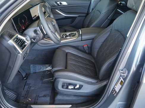 New 2026 BMW X7 xDrive40i w/ Premium Package image 11