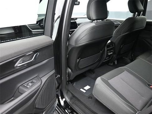 New 2025 Jeep Grand Cherokee Laredo image 15