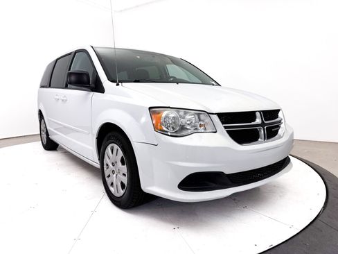Used 2017 Dodge Grand Caravan SE w/ UConnect Hands-Free Group FWD image 10