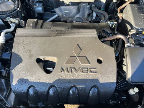 Used 2020 Mitsubishi Outlander SEL image 36