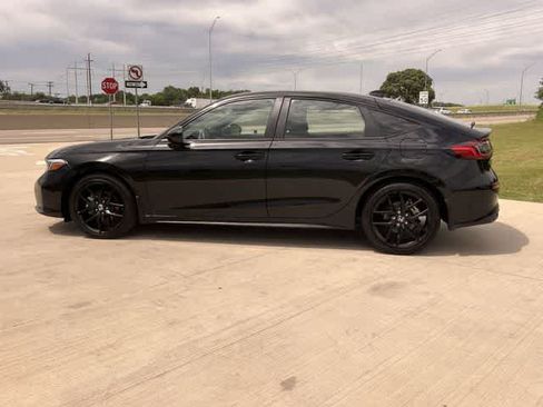 Used 2025 Honda Civic Sport image 4