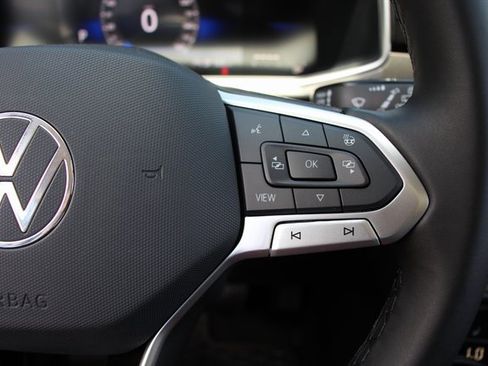 New 2025 Volkswagen Taos SE image 21