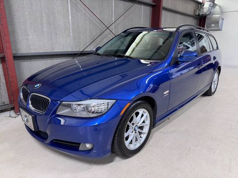 Used 2010 BMW 328i xDrive Wagon AWD/4WD image 2