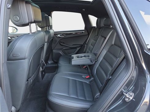 Used 2023 Porsche Macan image 17