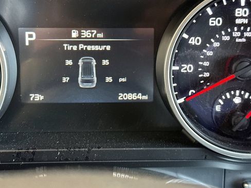 Used 2024 Kia Carnival LX FWD image 31