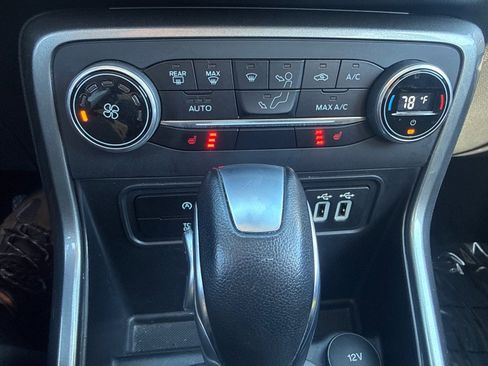 Used 2018 Ford EcoSport SE w/ SE Convenience Package image 31