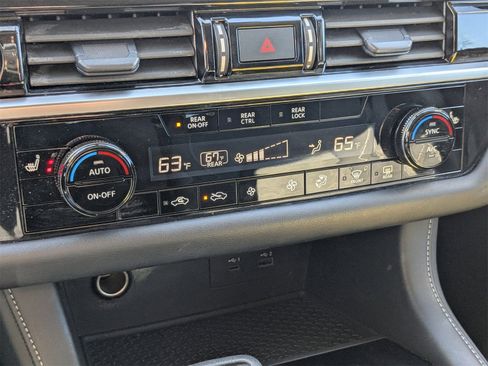 Used 2025 Nissan Pathfinder SV image 24