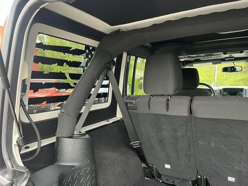 Used 2018 Jeep Wrangler Unlimited Sport S AWD/4WD image 36