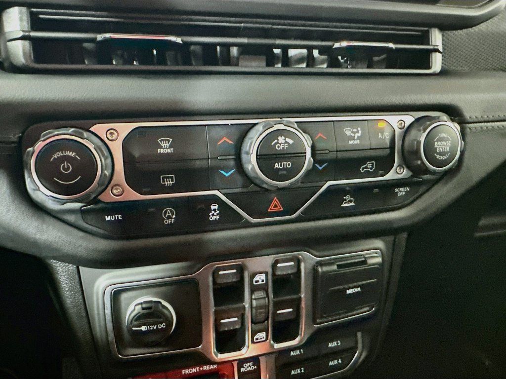 Used 2025 Jeep Gladiator Rubicon AWD/4WD image 22