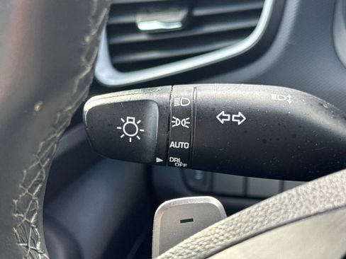 Used 2019 Hyundai Ioniq Plug-In Hybrid image 20