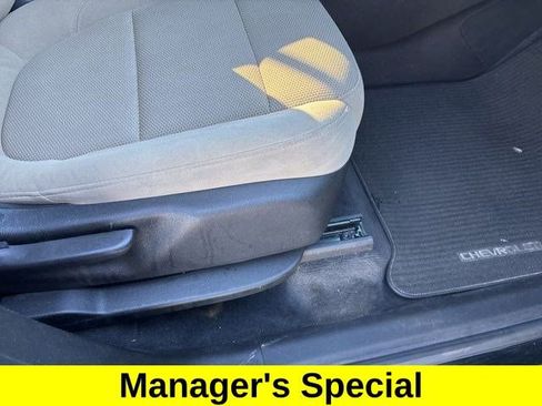 Used 2022 Chevrolet Traverse LS image 40