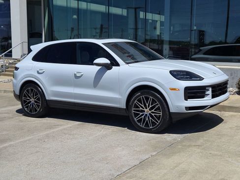 New 2025 Porsche Cayenne image 9
