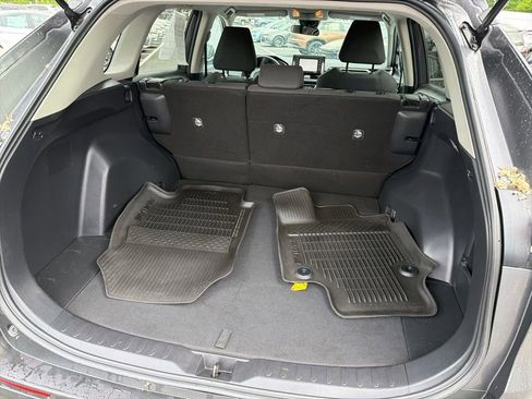 Used 2021 Toyota RAV4 LE AWD/4WD image 8