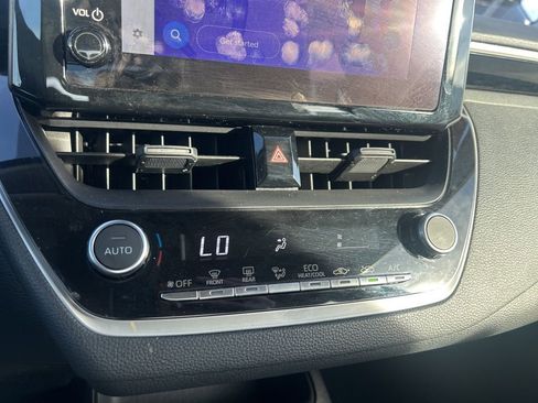 Used 2025 Toyota Corolla LE image 27