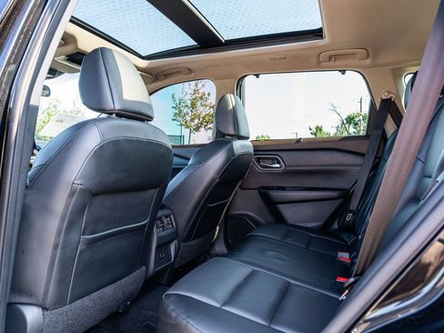 Used 2021 Nissan Rogue SV w/ Premium Package FWD image 15