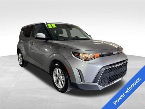 Used 2023 Kia Soul LX w/ Option Group 015 FWD image 3