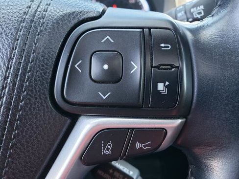 Used 2017 Toyota Highlander XLE AWD/4WD image 21