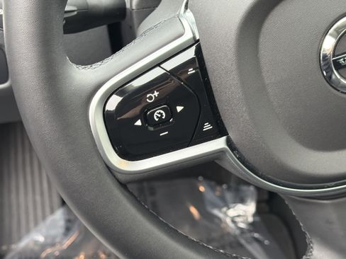 Certified 2025 Volvo XC60 B5 Plus image 19