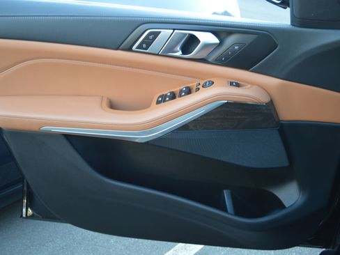 Used 2023 BMW X5 xDrive40i w/ Premium Package image 13