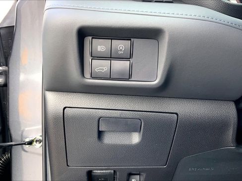 Used 2023 Toyota Highlander LE image 33