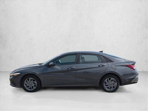 Used 2024 Hyundai Elantra SEL FWD image 9
