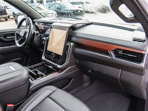 Certified 2025 GMC Yukon Denali image 19