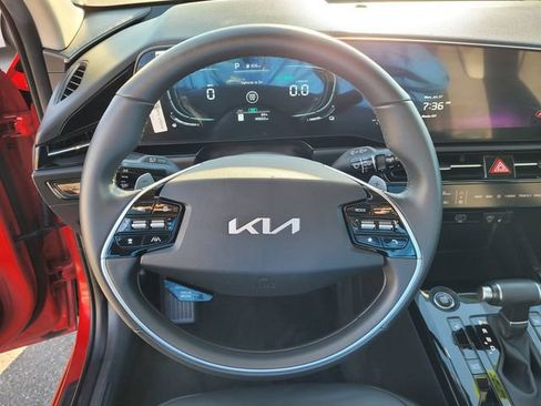 Used 2024 Kia Niro EX FWD image 18