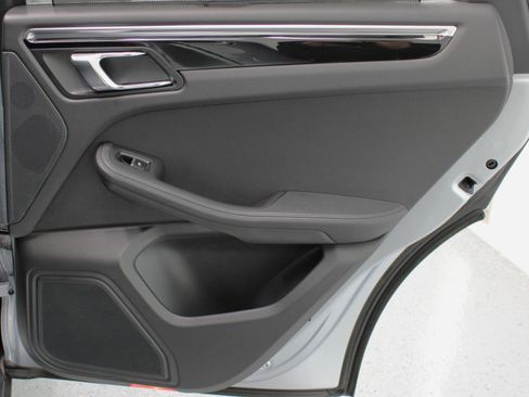 Used 2016 Porsche Macan S image 46