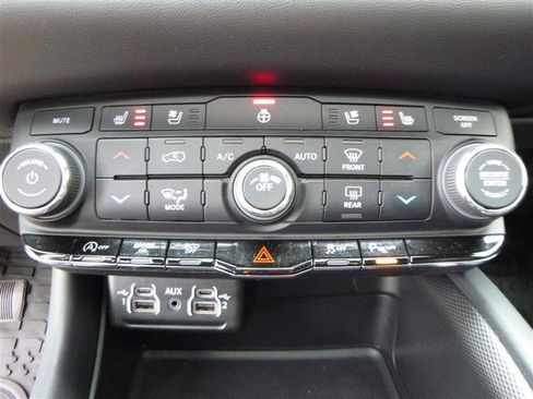 Used 2024 Dodge Durango GT AWD/4WD image 17