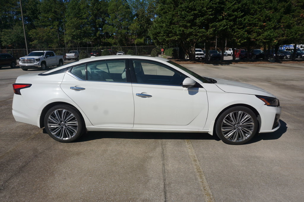 Used 2024 Nissan Altima 2.5 SL FWD image 21