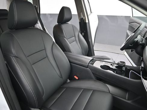 Used 2024 Nissan Rogue SL FWD image 31