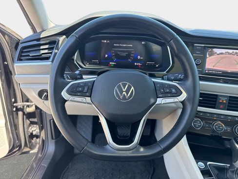 Used 2023 Volkswagen Jetta SE FWD image 25