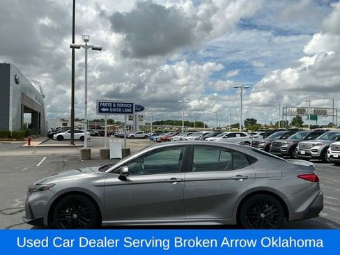 Used 2025 Toyota Camry SE FWD image 7