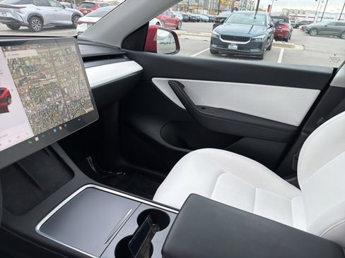 Used 2021 Tesla Model Y Long Range image 25