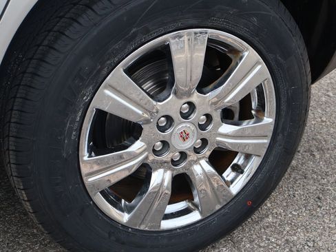 Used 2014 Cadillac SRX Luxury w/ Driver Awareness Package FWD image 40