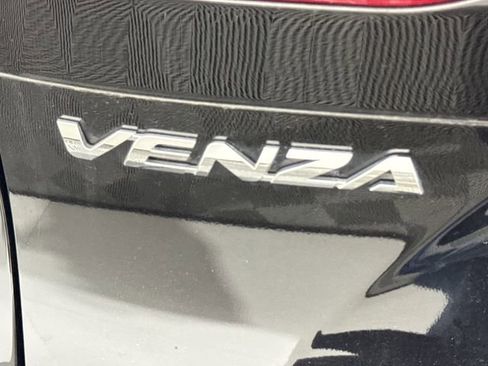 Used 2023 Toyota Venza XLE image 17