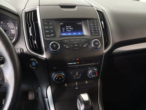 Used 2018 Ford Edge SE FWD image 5
