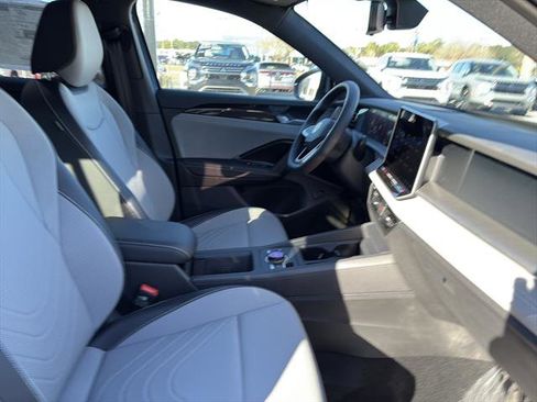 New 2026 Volkswagen Tiguan SE R-Line image 9